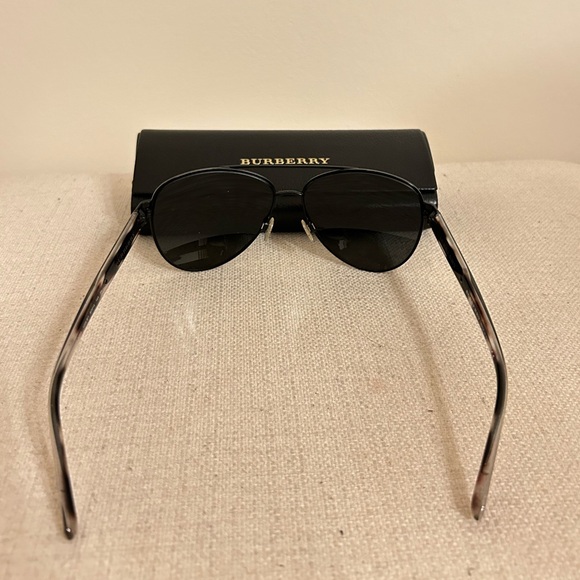 Burberry Aviators - Picture 3 of 7